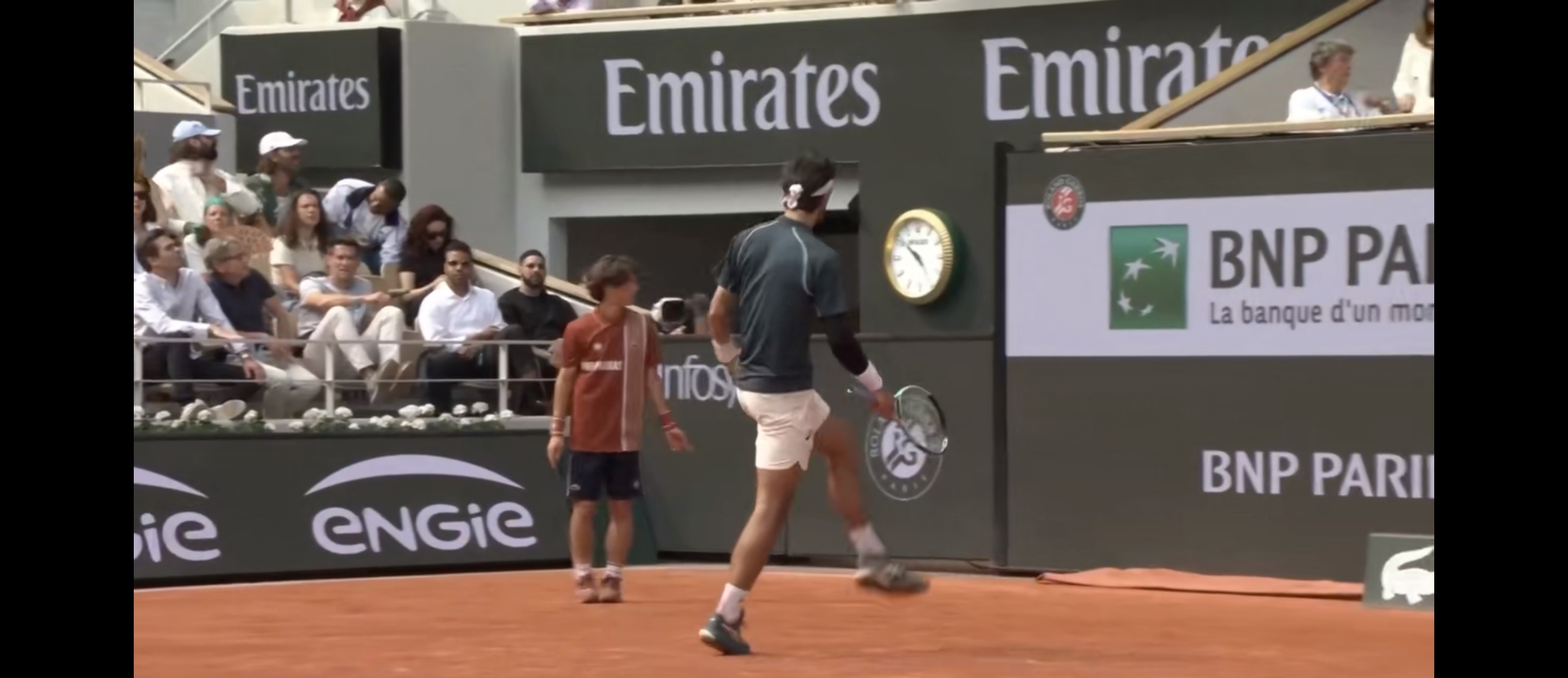 费德勒焦点对战，德约科维奇与30激战日本队分钟，持续失利胜负难料！引发球迷热议的简单介绍-安卓版